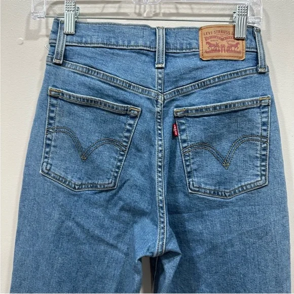 Levi’s high waisted taper jeans - Picture 9 of 12
